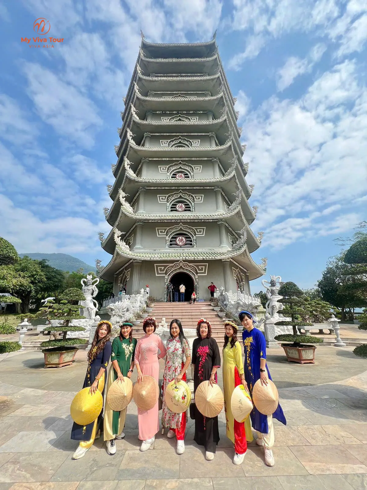 Linh Ung Pagoda ao dai photoshoot