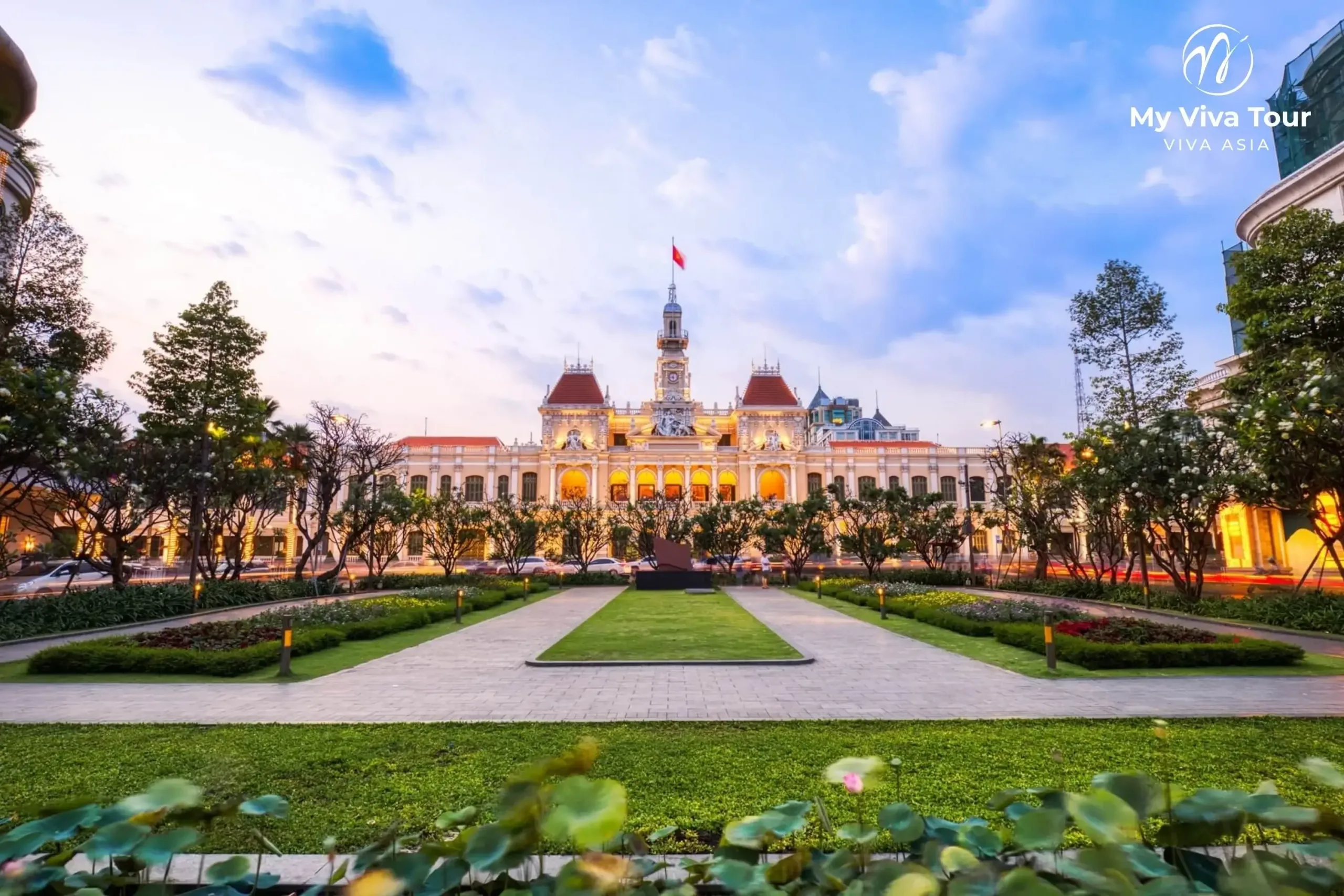 Ho Chi Minh City People's Committee building lit up at dusk