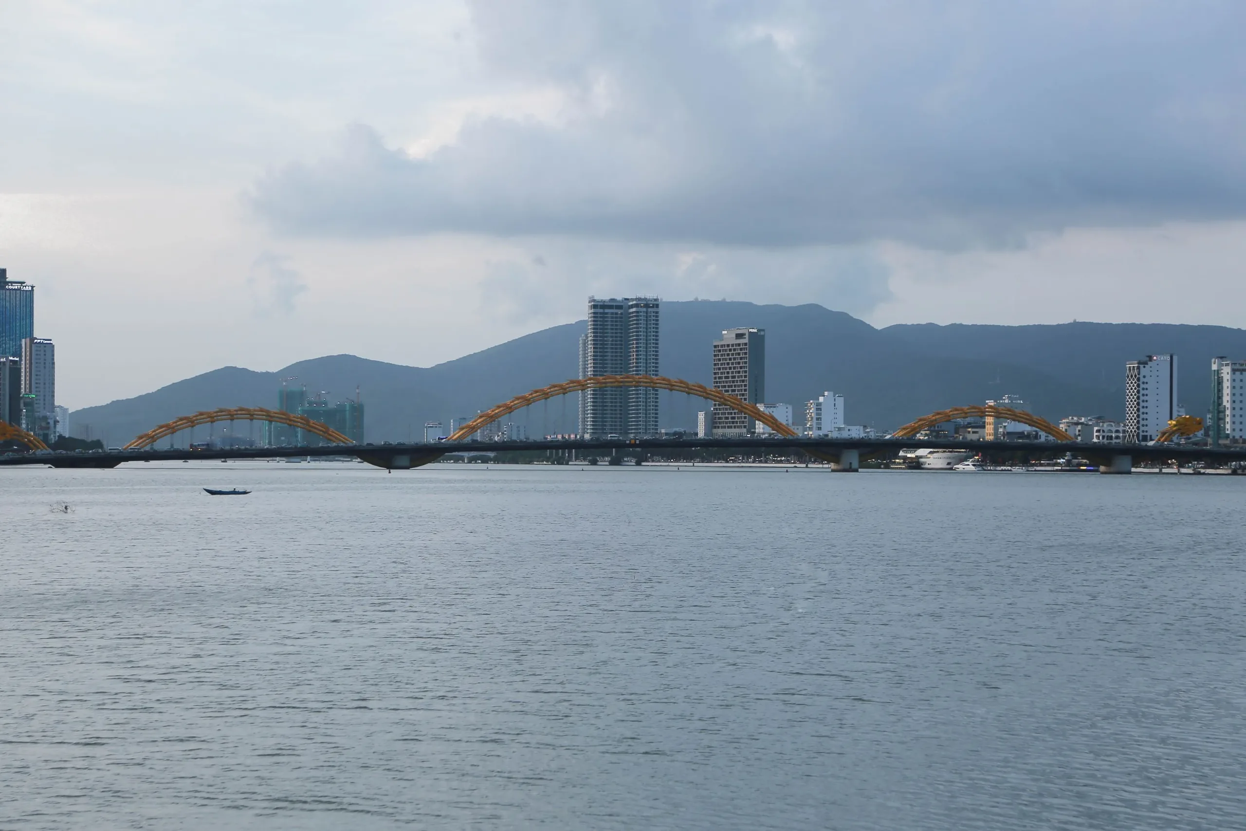 Da Nang travel guide — the Dragon Bridge arching over the Han River